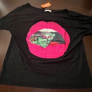 Pesion t-shirt NWT 💋💎